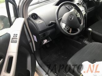 Toyota Yaris Yaris II (P9), Hatchback, 2005 / 2014 1.3 16V VVT-i picture 8