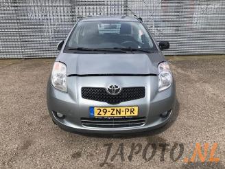 Toyota Yaris Yaris II (P9), Hatchback, 2005 / 2014 1.3 16V VVT-i picture 3