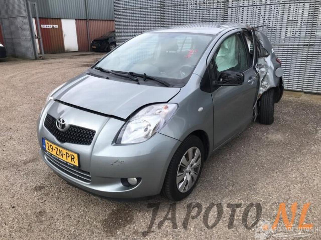 Toyota Yaris Yaris II (P9), Hatchback, 2005 / 2014 1.3 16V VVT-i