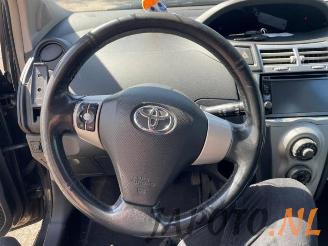 Toyota Yaris Yaris II (P9), Hatchback, 2005 / 2014 1.3 16V VVT-i picture 15