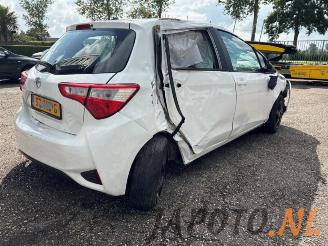 Toyota Yaris Yaris III (P13), Hatchback, 2010 / 2020 1.0 12V VVT-i picture 5