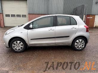 Toyota Yaris Yaris II (P9), Hatchback, 2005 / 2014 1.3 16V VVT-i picture 2