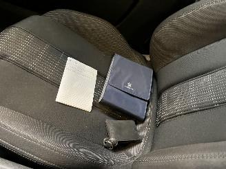 Peugeot 308 1.6 BlueHDI Blue Lease Executive picture 23