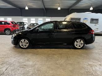 Peugeot 308 1.6 BlueHDI Blue Lease Executive picture 2
