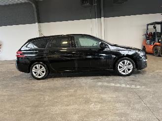 Peugeot 308 1.6 BlueHDI Blue Lease Executive picture 6
