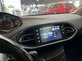 Peugeot 308 1.6 BlueHDI Blue Lease Executive picture 20