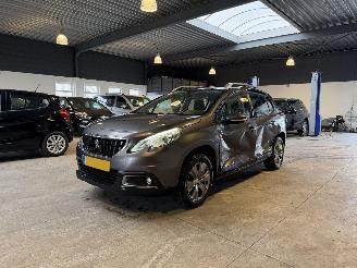 Voiture accidenté Peugeot 2008 1.2 PureTech Blue Lion 2017/1