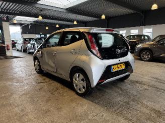 Toyota Aygo 1.0 VVT-i x-play Automaat! picture 3