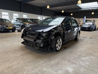 Schadeauto Toyota Auris 1.8 Full Hybrid Dynamic 2012/2