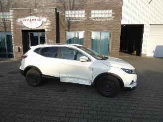 Schadeauto Nissan Qashqai 1.2 N-Connecta 2018/7