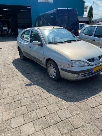 Renault Mégane (BA) Hatchback 5-drs 1.6 16V (K4M-704) [79kW] picture 2