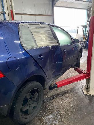 Volkswagen Golf V (1K1) Hatchback 1.6 FSI 16V (BAG) [85kW] 6-BAK picture 2