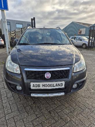 Coche siniestrado Fiat Sedici (189) SUV, Benzine, 1.586cc, 79kW (107pk), FWD, M16A, 5-BAK 2008/1