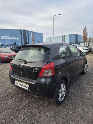 Toyota Yaris II (P9) Hatchback 1.3 16V VVT-i (2SZFE) [64kW] 5-BAK picture 5