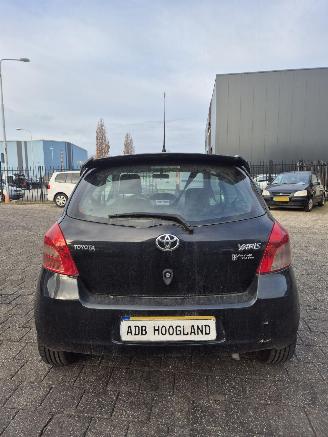 Toyota Yaris II (P9) Hatchback 1.3 16V VVT-i (2SZFE) [64kW] 5-BAK picture 4