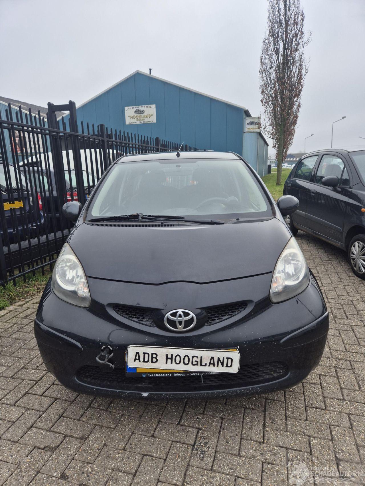 Toyota Aygo (B10) Hatchback 1.0 12V VVT-i (1KR-FE) [50kW] 5-BAK