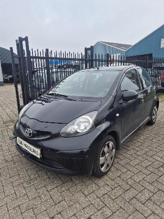 Toyota Aygo (B10) Hatchback 1.0 12V VVT-i (1KR-FE) [50kW] 5-BAK picture 2