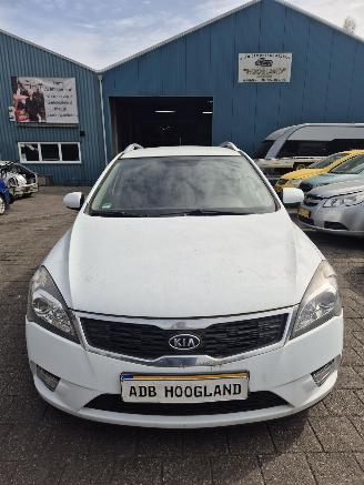 Vrakbiler auto Kia Cee d Sporty Wagon (EDF) Combi 1.4 16V (G4FA) [66kW] 5-BAK 2010/1