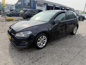 krockskadad bil auto Volkswagen Golf 1.0 TSI 85KW Navi Clima 5-Drs Comfortline NAP 2016/1