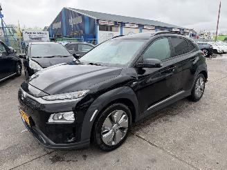 damaged passenger cars Hyundai Kona 64 kWh EV 150KW Schuifdak Clima Navi Led Fashion 2021/9