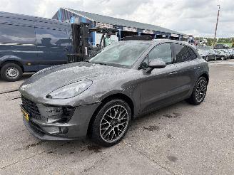 Vaurioauto  passenger cars Porsche Macan 3.0 D S 190KW Autom. Pano Clima Navi Camera Led Xenon 2016/2