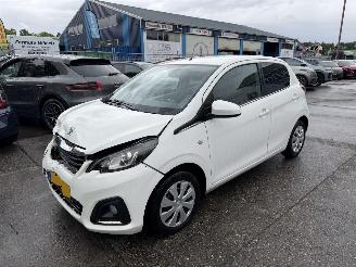 skadebil auto Peugeot 108 1.0 e-VTI 50KW Airco Led 5-Drs Active NAP 2015/9