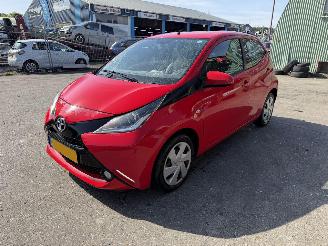 Auto incidentate Toyota Aygo 1.0 VVT-I X-Play Airco Navi Led Camera 5-Drs 2015/9