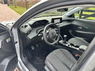 Peugeot 208 Allure picture 19