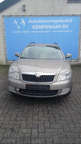 Démontage voiture Skoda Octavia Octavia Combi (1Z5) Combi 5-drs 1.2 TSI (CBZB) [77kW]  (02-2010/04-201=
3) 2010