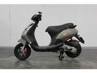 dañado ciclomotor Piaggio  Zip S SNOR 2015