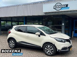 Damaged car Renault Captur 0.9 TCe Expression Keyless Airco Cruise Trekh. 2014/5