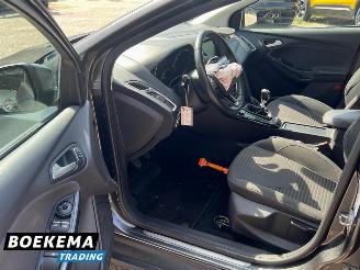 Ford Focus Wagon 1.5 TDCI Titanium Navigatie Climate Cruise PDC Trekh. picture 18