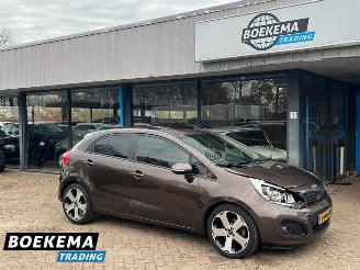 uszkodzony samochody osobowe Kia Rio 1.4 CVVT 110PK Super Pack Leer Open-Dak Navigatie Stoelverw 2013/4