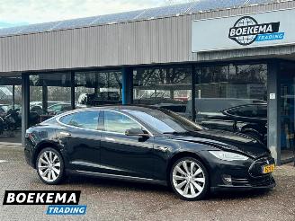 Schadeauto Tesla Model S 85 Base FREE SUPER CHARGE Autopilot Leder BTW 2015/2