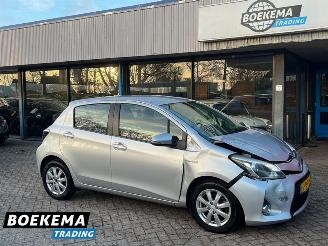 krockskadad bil auto Toyota Yaris 1.5 Full Hybrid Aspiration Navi Climate Cruise Camera 2014/1