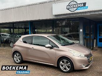 Avarii autoturisme Peugeot 208 1.6 VTi Allure Leder Navi Climate Cruise PDC 2013/4