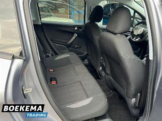 Peugeot 2008 1.2 PureTech Automaat Navi Cruise PDC picture 16