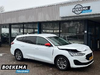 Voiture accidenté Ford Focus Wagon 1.0 EcoBoost 125PK Hybrid Navi Climate Cruise PDC Trekh. 2022/11