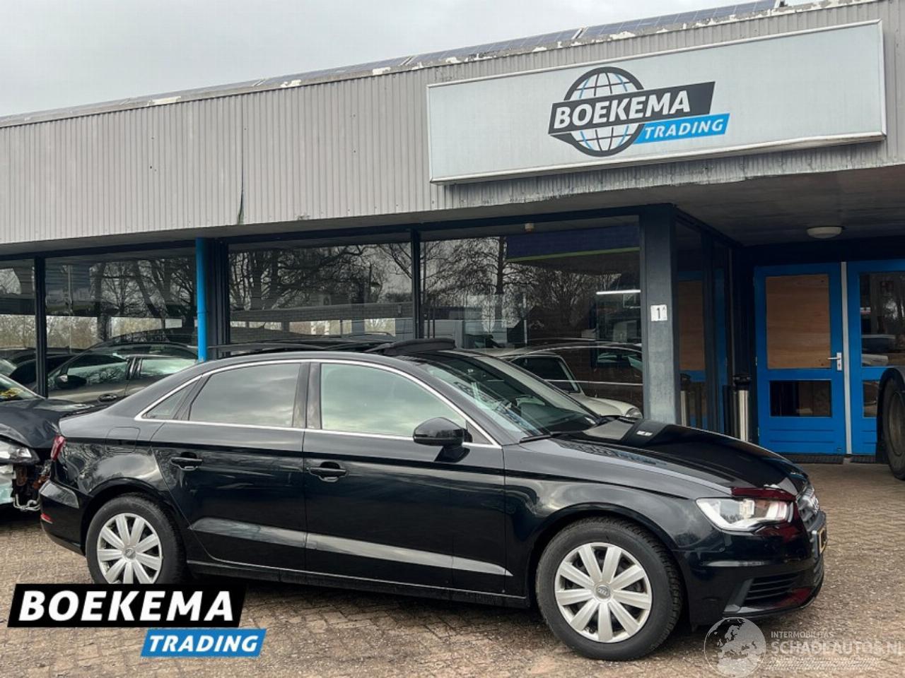 Audi A3 Limousine 1.6 TDI 110PK Pro Line Panorama Navigatie Airco