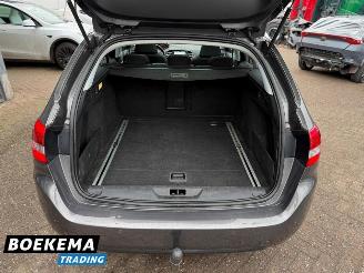 Peugeot 308 SW 1.2 PureTech Premium Panorama Automaat Navigatie Trekhaak PDC picture 15