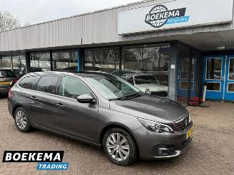 krockskadad bil auto Peugeot 308 SW 1.2 PureTech Premium Panorama Automaat Navigatie Trekhaak PDC 2018/9