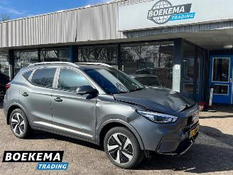 Schadeauto MG ZS EV Long Range Luxury 70 kWh Panorama Leer Camera Navigatie 2023/12