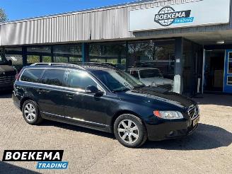 Damaged car Volvo V-70 2.5T Kinetic 230PK Automaat Leer Navigatie Cruise 2010/9