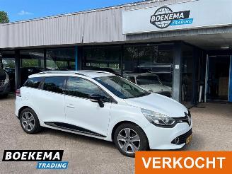 Damaged car Renault Clio Estate 0.9 TCe Night&Day R-Link Navigatie Cruise Airco 2014/10