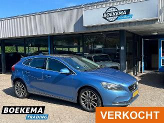 uszkodzony samochody osobowe Volvo V-40 2.0 D4 Summum Business Glazen Dak Navigatie Cruise 2014/7