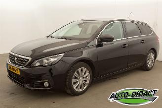 Voiture accidenté Peugeot 308 SW 1.2 Pano 96KW PureTech Blue Lease 2017/12