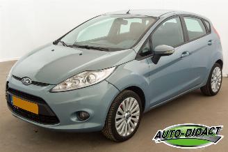 uszkodzony samochody osobowe Ford Fiesta 1.25 Airco Limited 2010/1