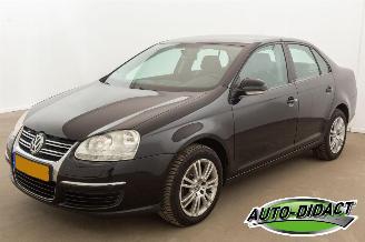 uszkodzony samochody osobowe Volkswagen Jetta 1.6 FSI Airco Clima Trendline 2007/10