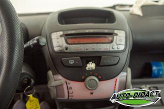 Peugeot 107 1.0-12V XS picture 9