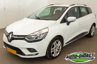 krockskadad bil auto Renault Clio 0.9 TCe Airco Navi Zen 2018/1
